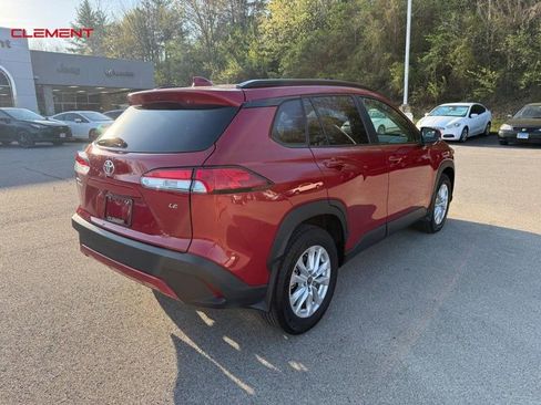 Used 2024 Toyota Corolla Cross LE FWD image 9