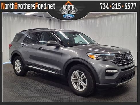 Certified 2023 Ford Explorer XLT w/ Equipment Group 202A AWD/4WD image 1