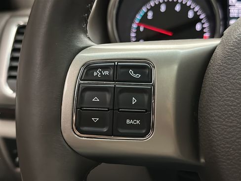 Used 2012 Jeep Grand Cherokee Laredo w/ Laredo E Group AWD/4WD image 23