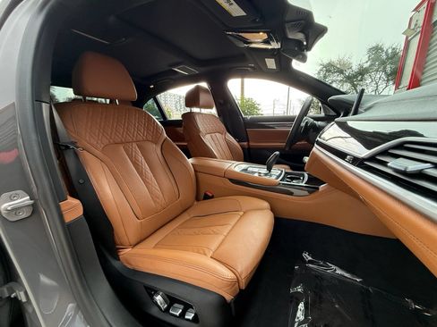 Used 2022 BMW 740i w/ M Sport Package RWD image 33