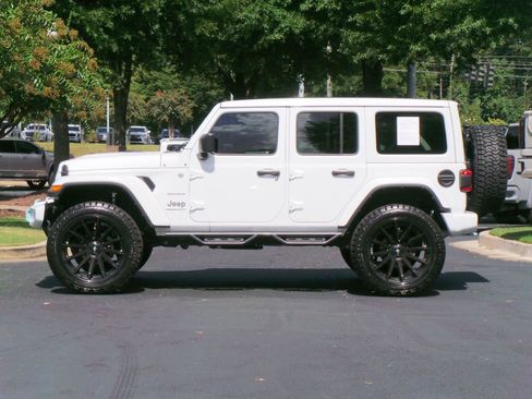 Used 2024 Jeep Wrangler Unlimited Sahara AWD/4WD image 5