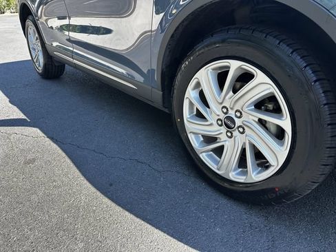 Certified 2023 Lincoln Corsair AWD image 11