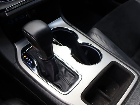 Used 2018 Jeep Grand Cherokee Altitude image 26