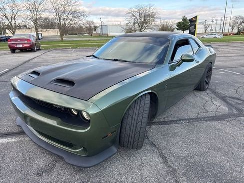 Used 2018 Dodge Challenger SRT Hellcat image 1