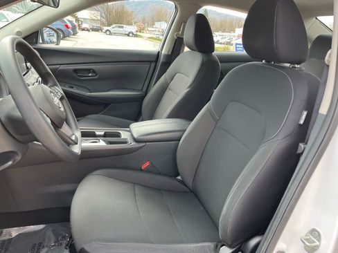 Used 2025 Nissan Sentra S image 9