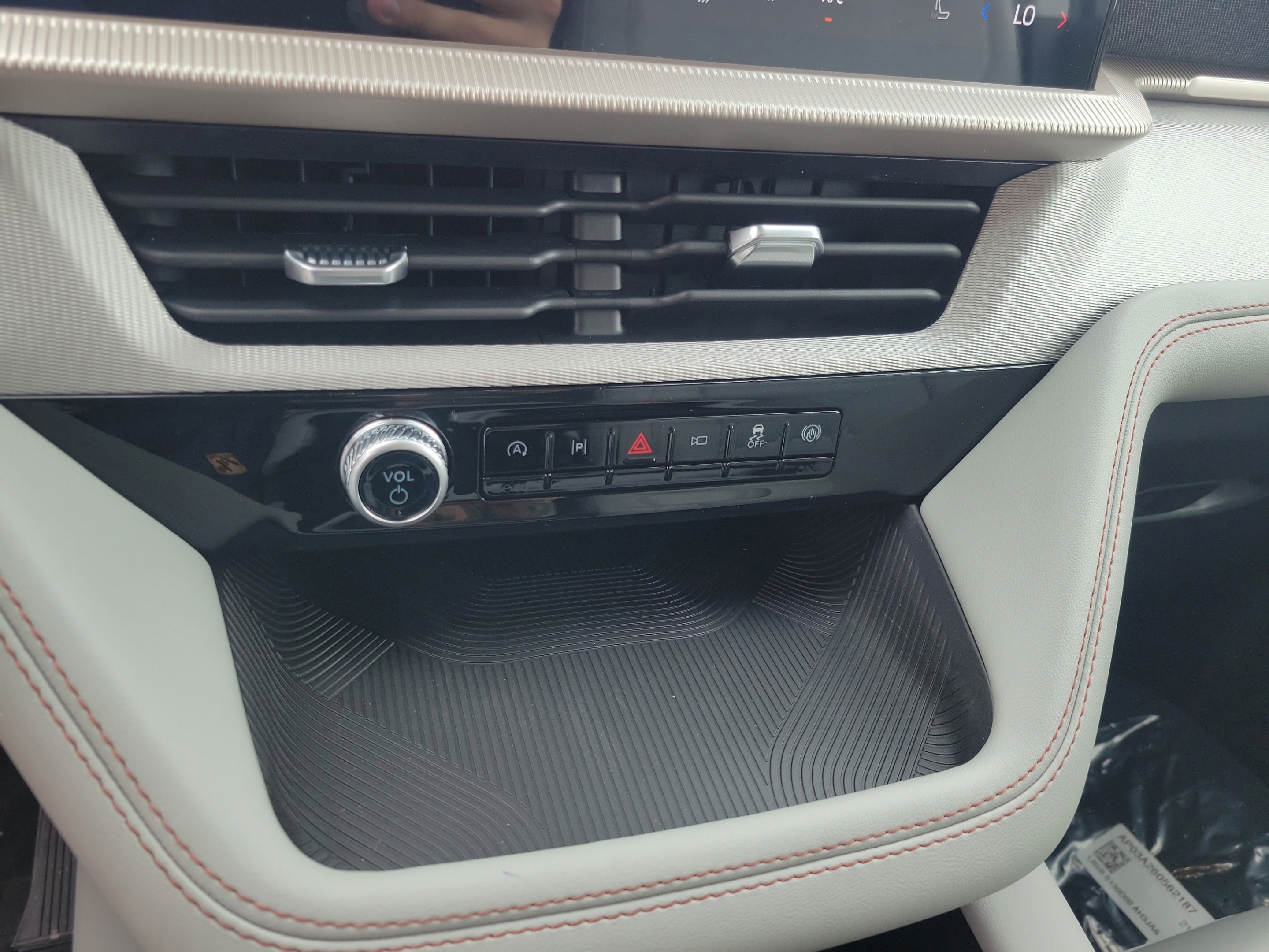 New 2026 Ford Explorer Active w/ Active Comfort Package RWD image 19
