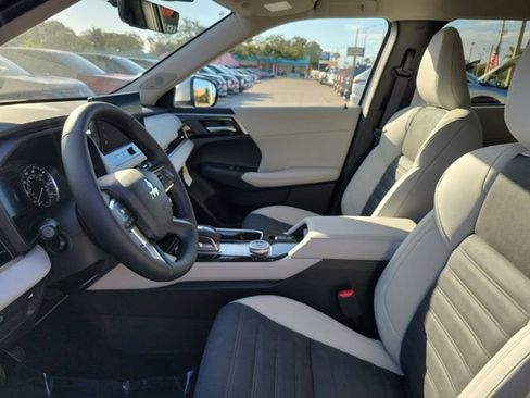 New 2026 Mitsubishi Outlander SE FWD image 19