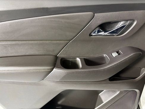 Used 2020 Chevrolet Traverse LS image 39