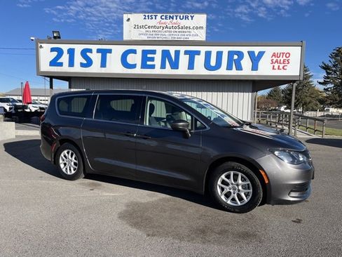 Used 2019 Chrysler Pacifica Touring image 1