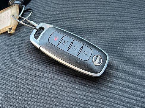 Used 2025 Nissan Versa SV image 21