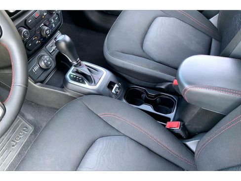 Used 2023 Jeep Renegade Trailhawk AWD/4WD image 16