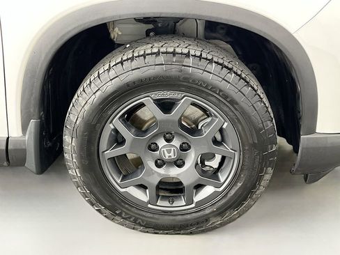 Used 2025 Honda Pilot TrailSport image 38