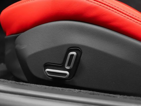 Certified 2025 Ferrari Roma Spider RWD image 41