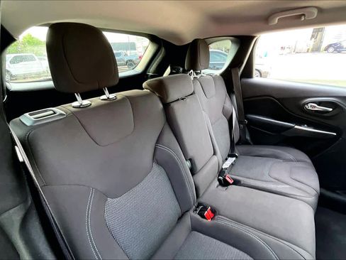 Used 2020 Jeep Cherokee Latitude image 20