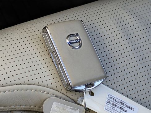 Used 2019 Volvo XC60 T8 Inscription w/ Advanced Package image 29