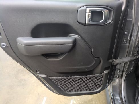 Used 2025 Jeep Gladiator Nighthawk image 14