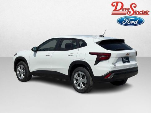 Used 2026 Chevrolet Trax LS w/ Driver Confidence Package FWD image 8