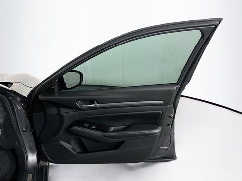 Used 2024 Nissan Altima 2.5 SL FWD image 31