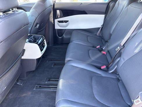 Used 2023 Kia Carnival SX Prestige FWD image 16