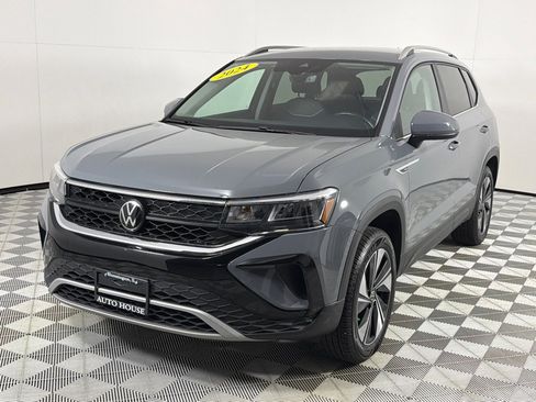 Used 2024 Volkswagen Taos SE AWD/4WD image 10