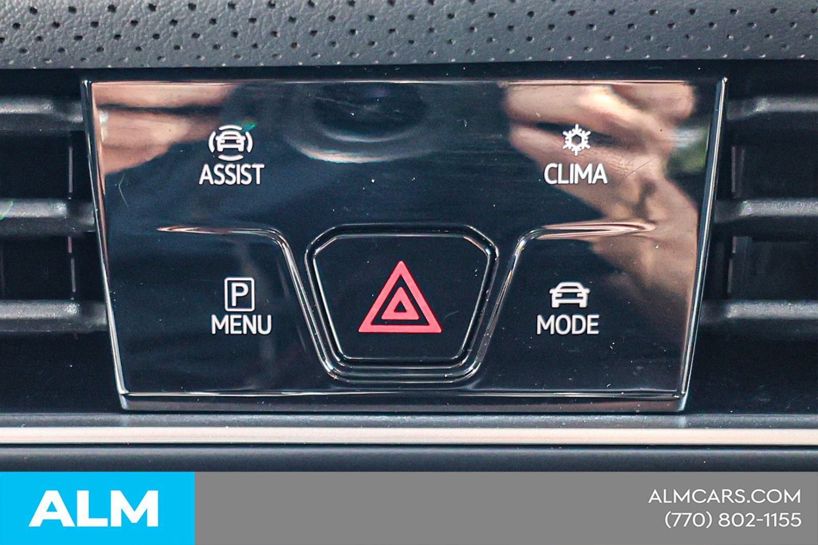 Used 2025 Volkswagen Atlas SE FWD image 31