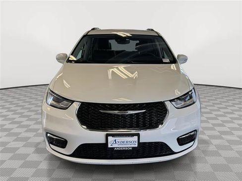 Used 2022 Chrysler Pacifica Touring-L AWD/4WD image 4