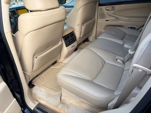 Used 2011 Lexus LX 570 4WD w/ Luxury Pkg image 31