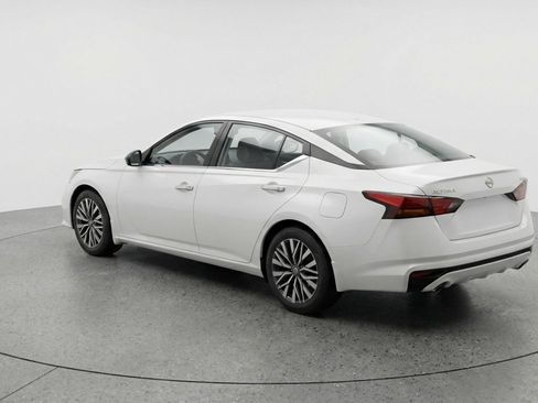 Used 2025 Nissan Altima 2.5 SV image 6