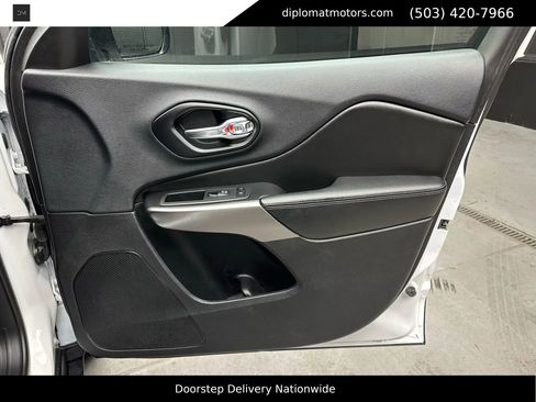 Used 2019 Jeep Cherokee Limited image 23