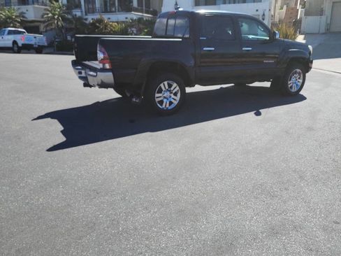 Used 2013 Toyota Tacoma 4x4 Double Cab w/ Limited Pkg image 6