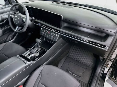 Used 2025 Hyundai Tucson SE image 31