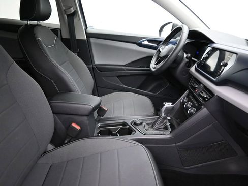 Used 2023 Volkswagen Taos SE w/ Panoramic Sunroof Package AWD/4WD image 10