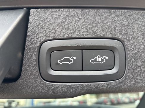 Certified 2023 Volvo XC60 B5 Plus w/ Climate Package AWD/4WD image 46