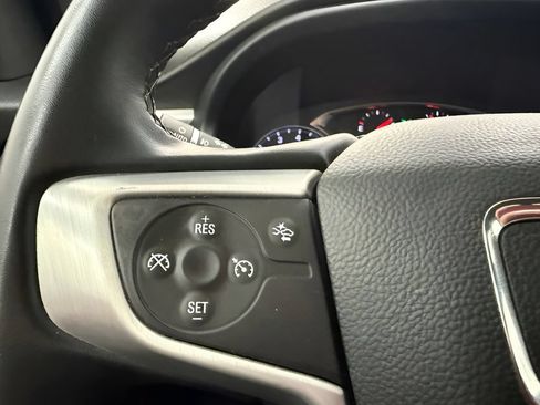 Used 2023 GMC Acadia SLT FWD image 18