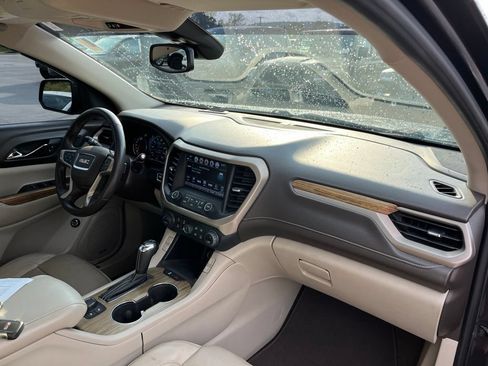 Used 2017 GMC Acadia Denali w/ Technology Package FWD image 12