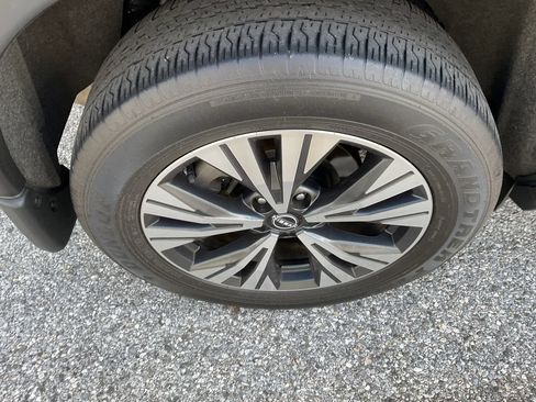 Used 2023 Nissan Rogue SV AWD/4WD image 13