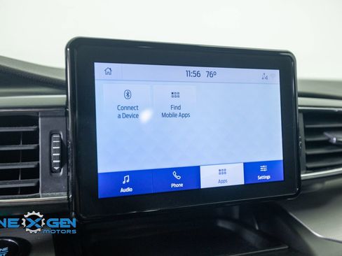 Used 2020 Ford Explorer XLT w/ Equipment Group 202A AWD/4WD image 19