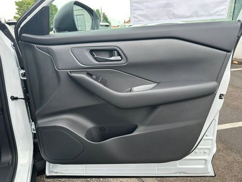 New 2025 Nissan Rogue S image 22