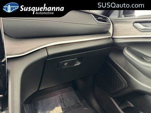 New 2025 Jeep Grand Cherokee Limited image 41