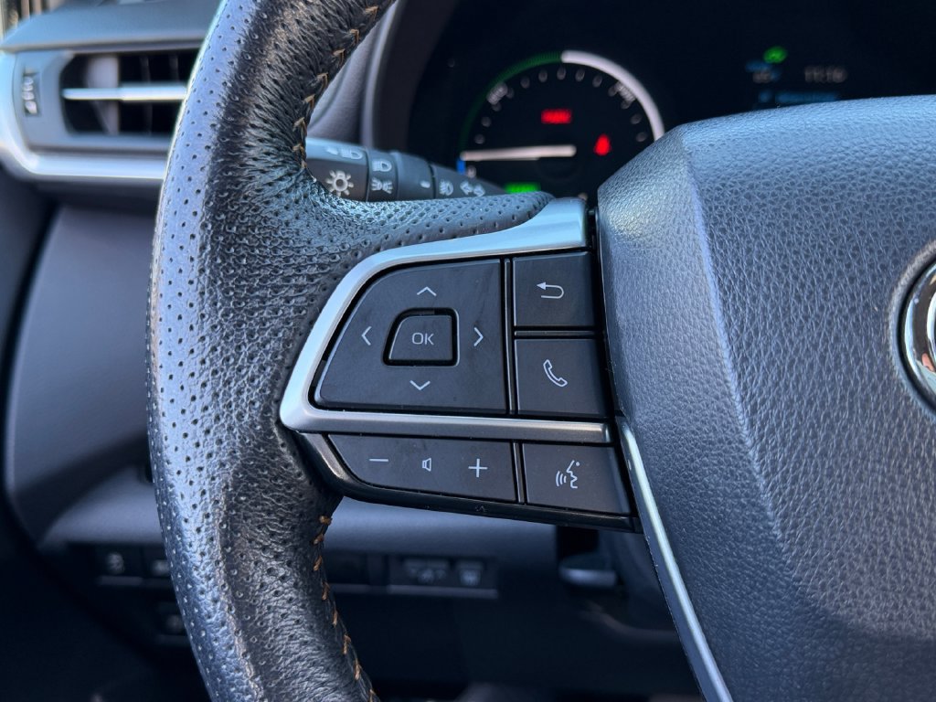 Used 2024 Toyota Sienna XLE Woodland Edition AWD/4WD image 20