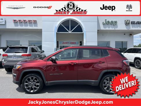 Used 2021 Jeep Compass Latitude AWD/4WD image 1