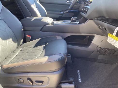 New 2026 Nissan Pathfinder Platinum w/ Cargo Package image 25