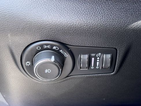 Used 2024 Jeep Compass Latitude AWD/4WD image 13