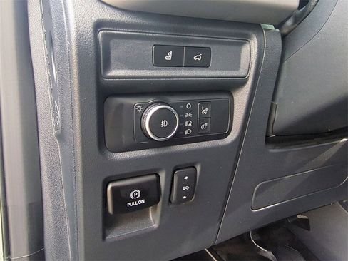 Used 2022 Ford Expedition XLT image 17