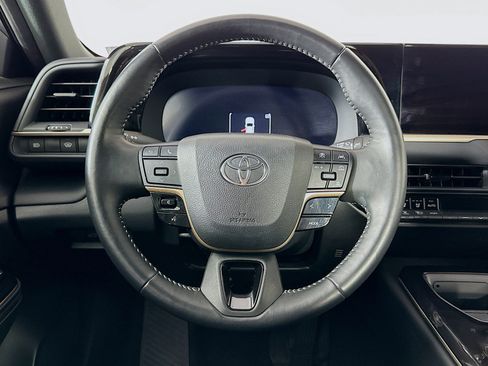 Used 2025 Toyota Crown XLE image 18