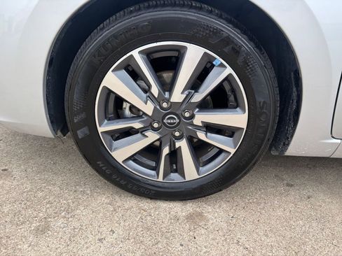 Used 2025 Nissan Versa SV FWD image 28