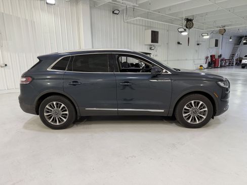 Used 2022 Lincoln Nautilus FWD w/ Premium Package image 6