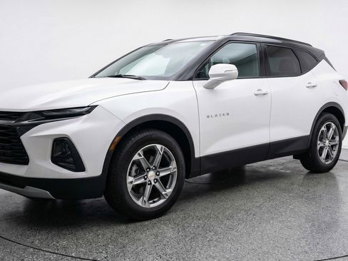 Used 2025 Chevrolet Blazer LT FWD image 3