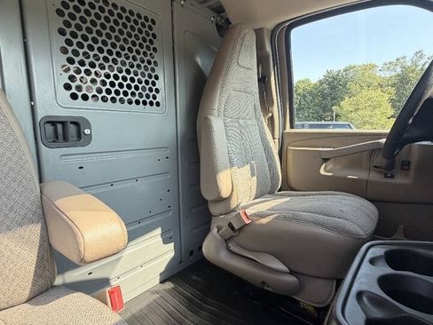 Used 2017 Chevrolet Express 2500 RWD image 36
