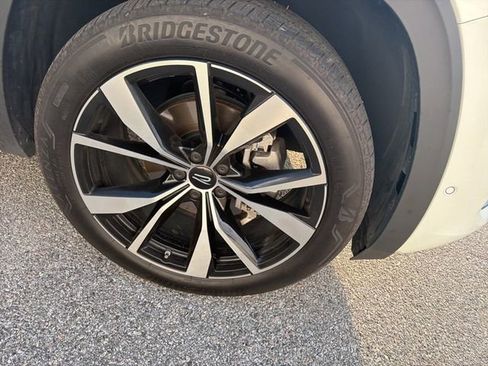 Used 2024 Volkswagen Atlas SEL Premium R-Line AWD/4WD image 9